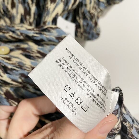 Peace & Pearls NWT Women Medium Blue Rainy Day Burton Front Blouse - Picture 7 of 9